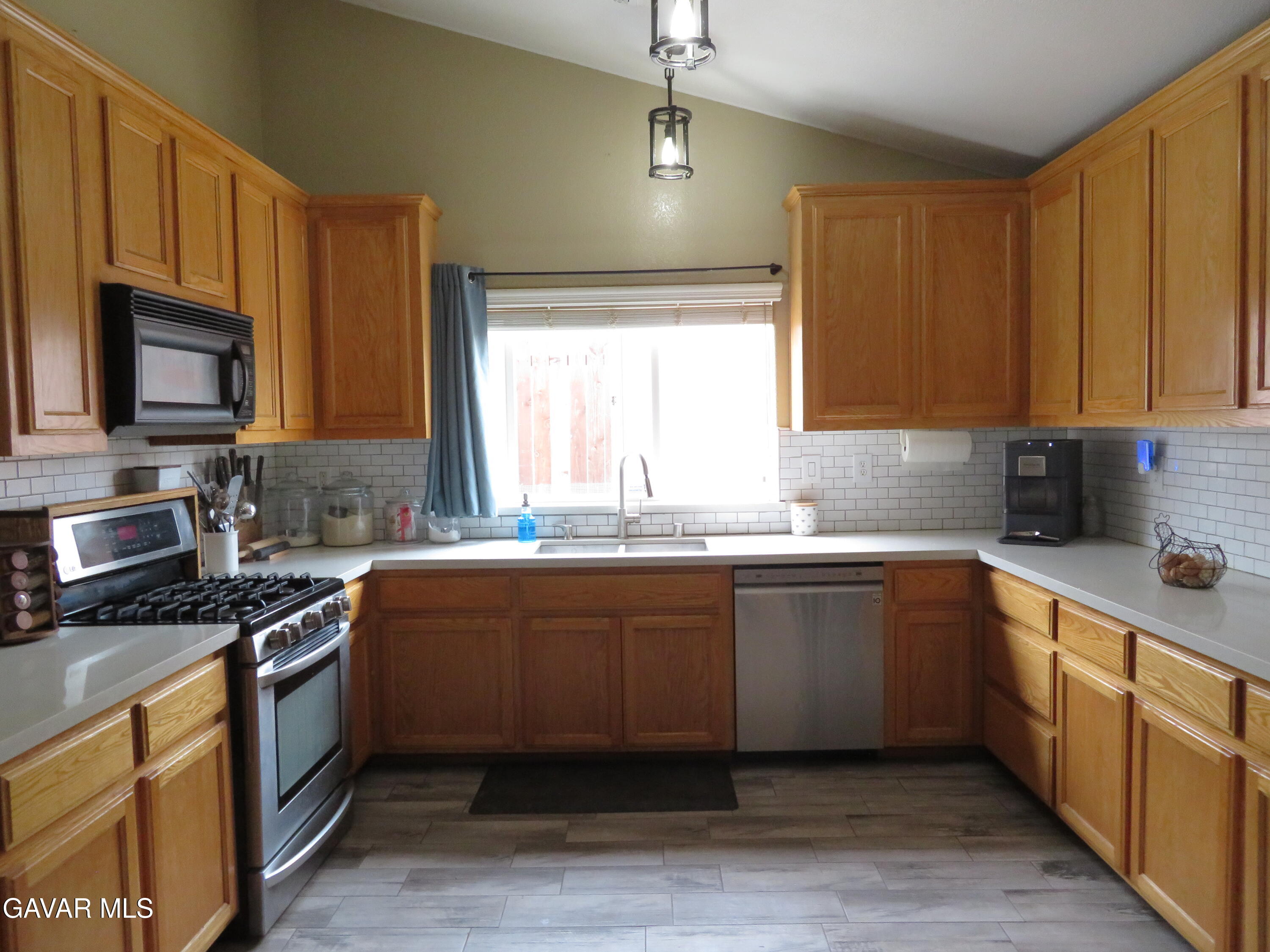 21730 Ripple Lane Tehachapi, CA 93561 - Photo 14 of 44 kitchen 4