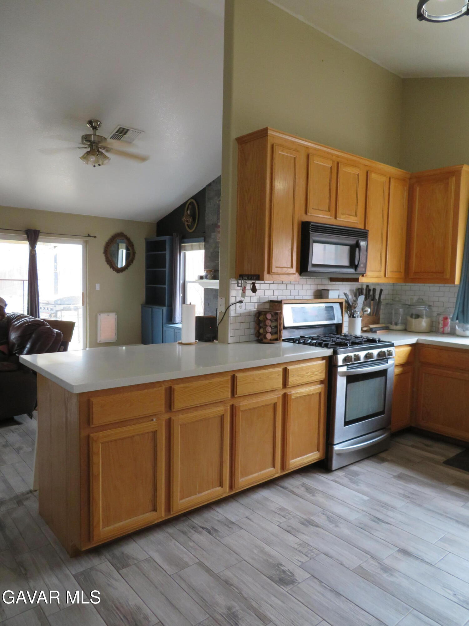 21730 Ripple Lane Tehachapi, CA 93561 - Photo 18 of 44 kitchen bar