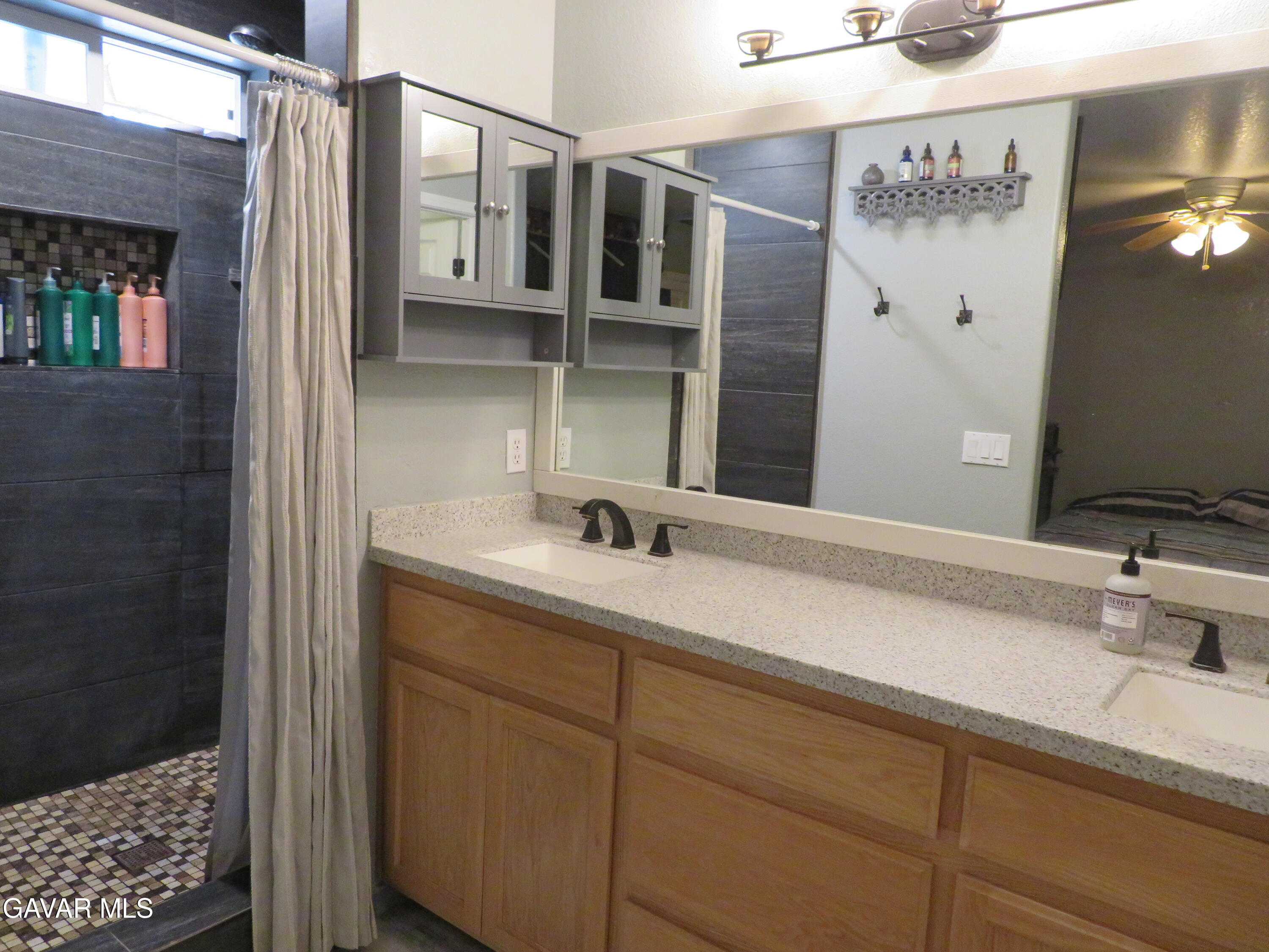 21730 Ripple Lane Tehachapi, CA 93561 - Photo 21 of 44 master bath 1