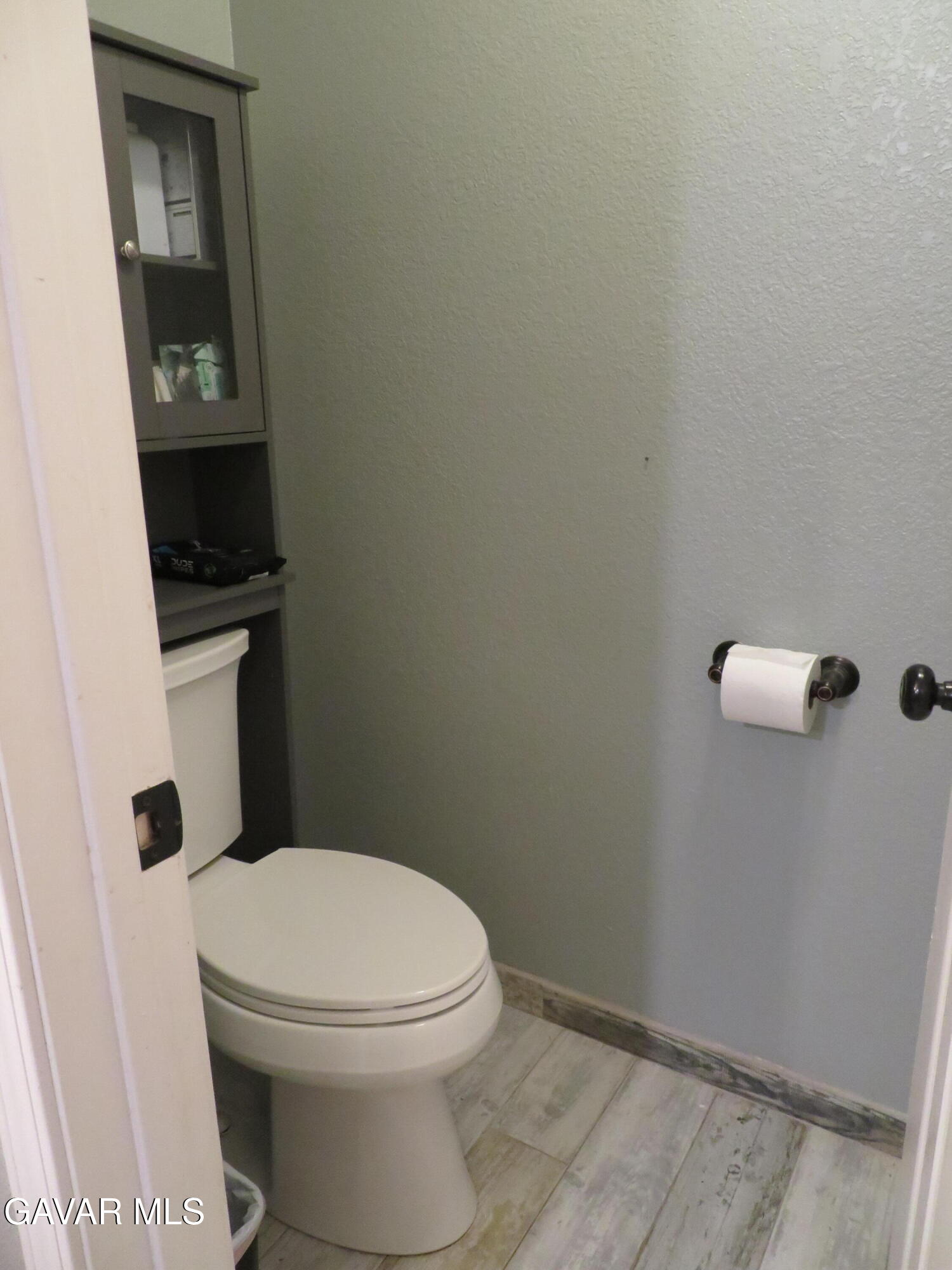 21730 Ripple Lane Tehachapi, CA 93561 - Photo 22 of 44 master bath 2