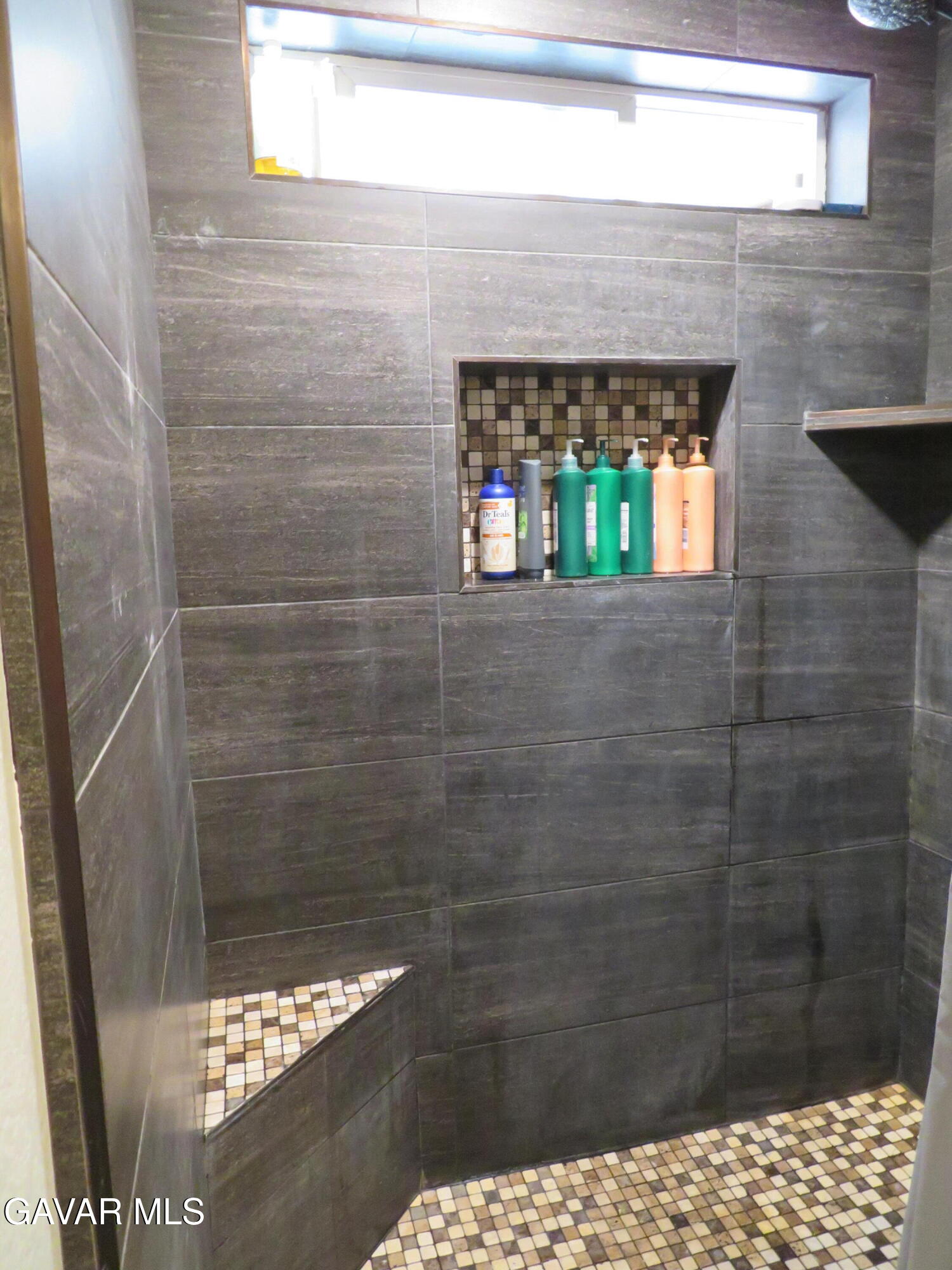 21730 Ripple Lane Tehachapi, CA 93561 - Photo 23 of 44 master shower 1