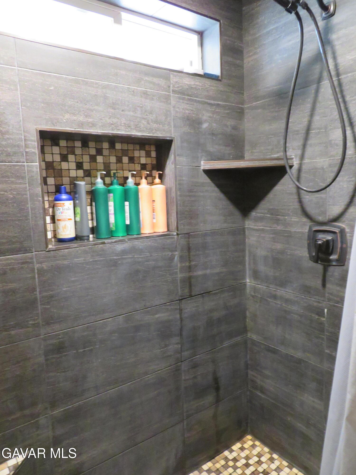 21730 Ripple Lane Tehachapi, CA 93561 - Photo 24 of 44 master shower 2