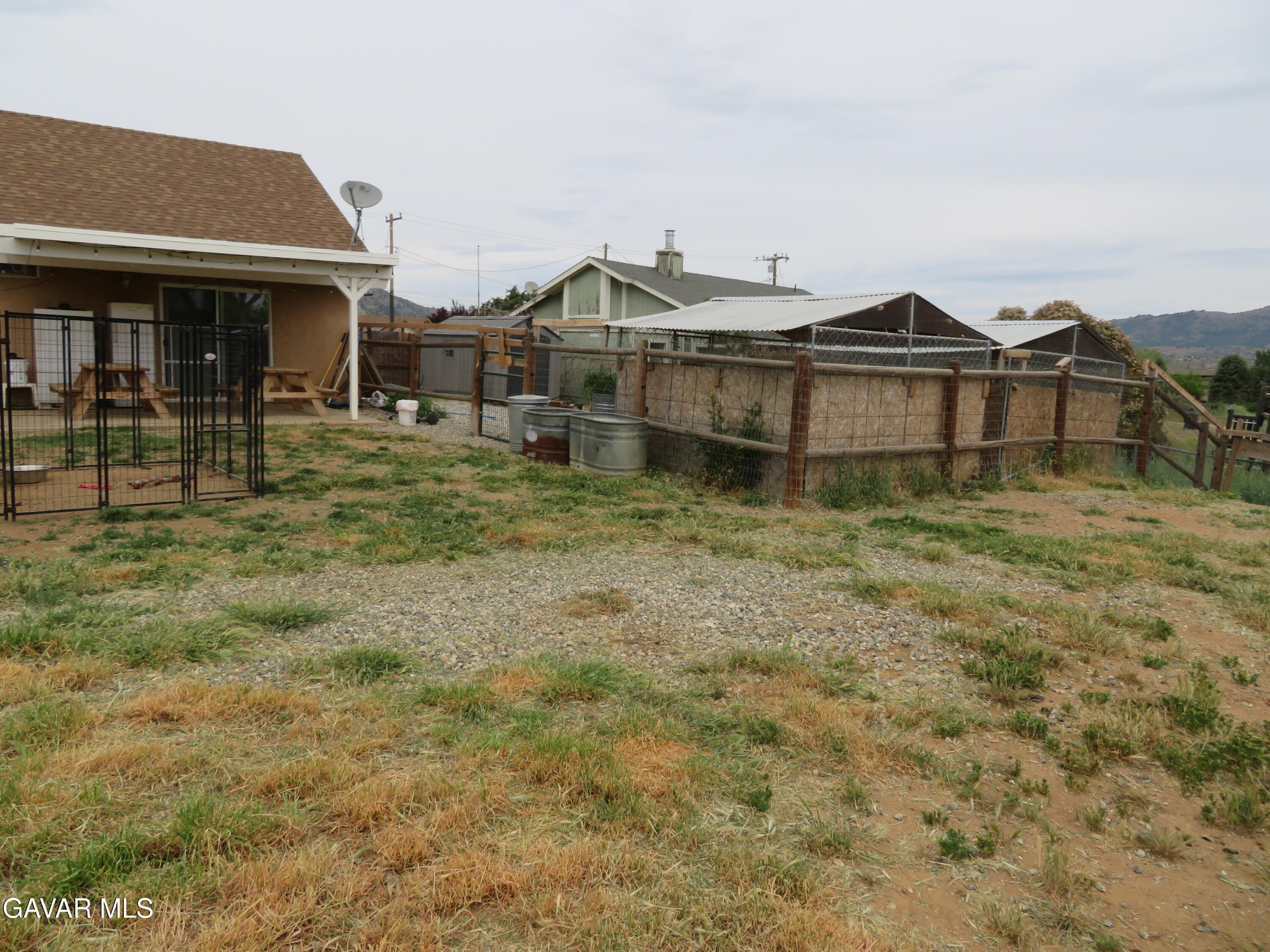 21730 Ripple Lane Tehachapi, CA 93561 - Photo 36 of 44 chicken coops
