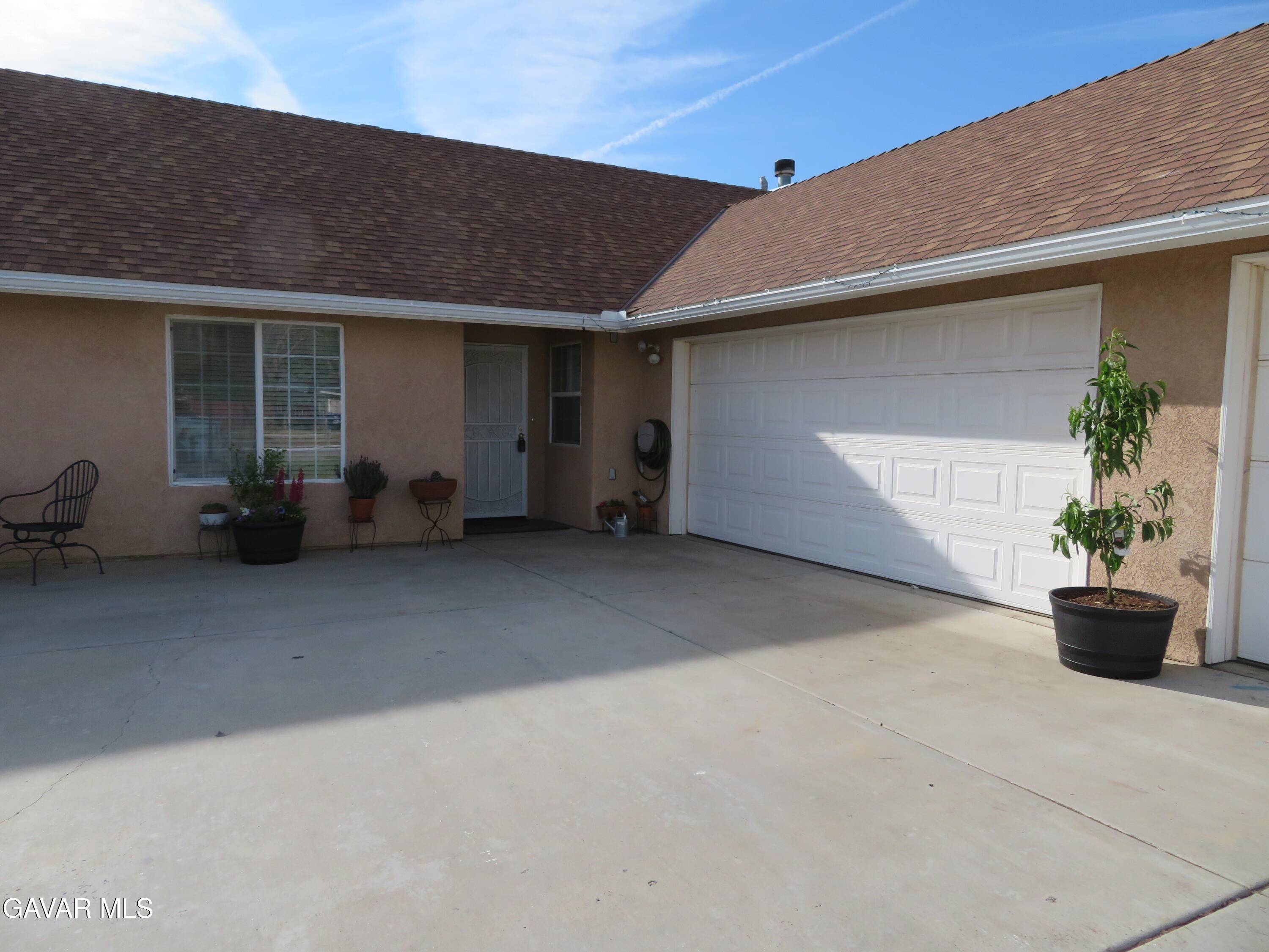 21730 Ripple Lane Tehachapi, CA 93561 - Photo 4 of 44 front close3