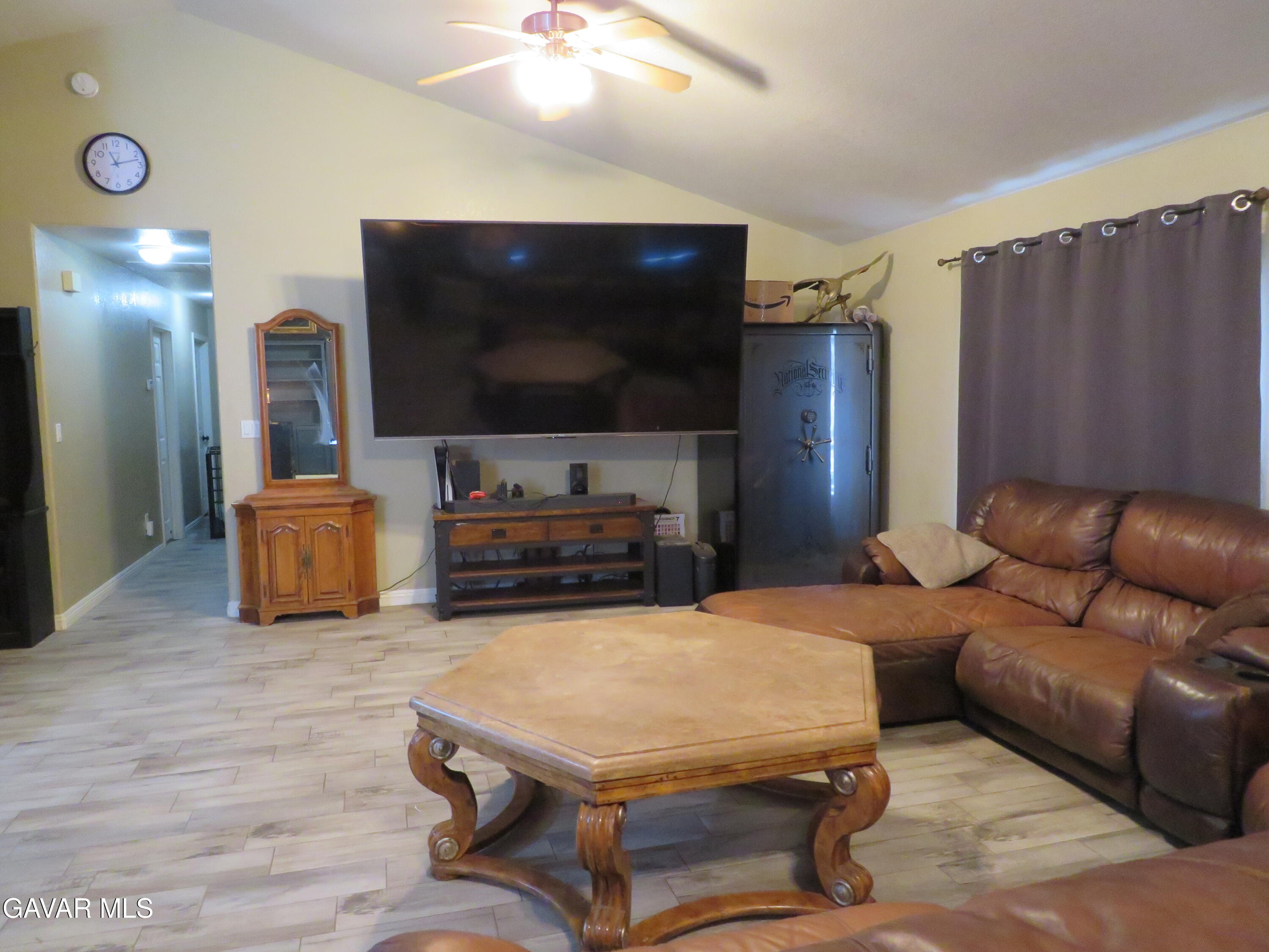 21730 Ripple Lane Tehachapi, CA 93561 - Photo 8 of 44 great room tv