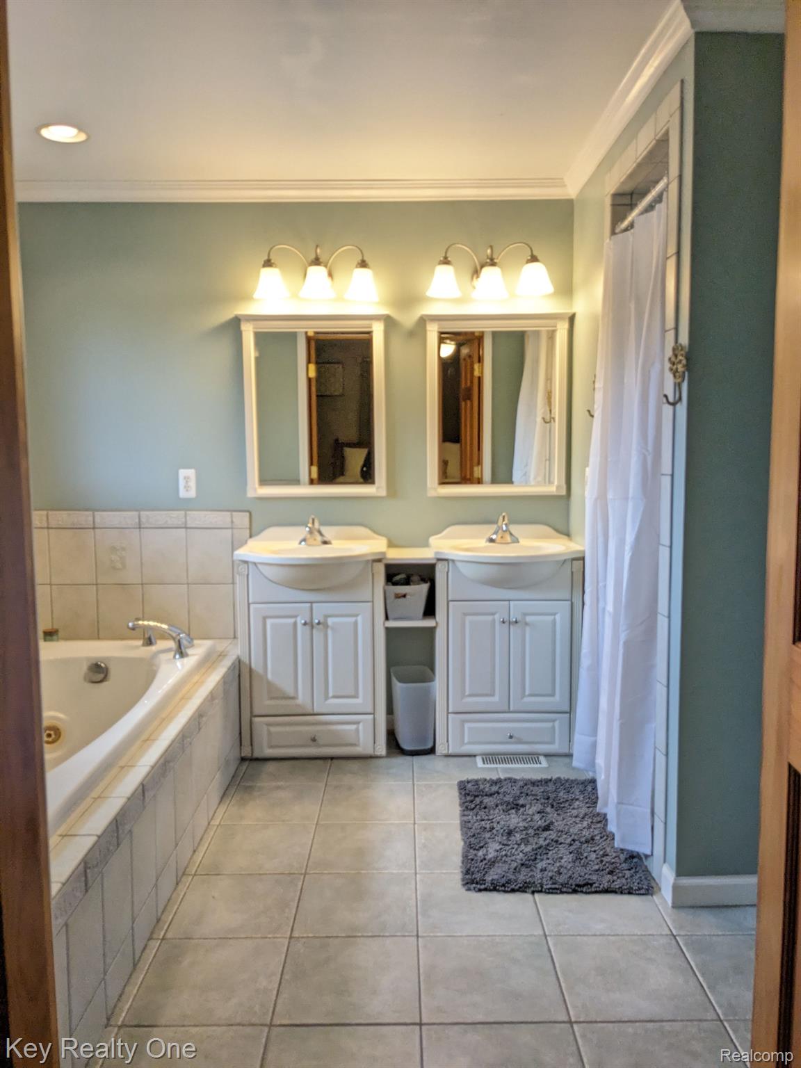 5649 Sandhill Road Almont, MI 48003 - Photo 35 of 75 Owner's Private FULL Bathroom