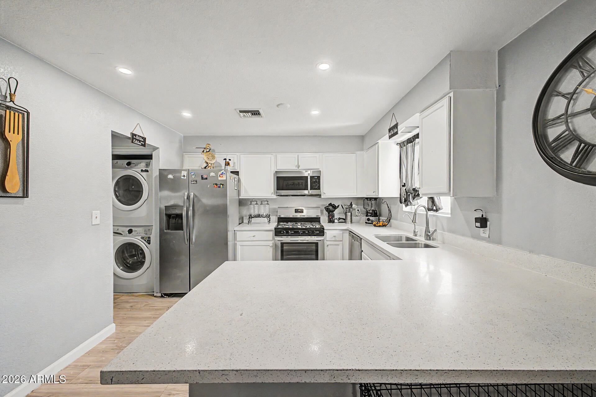 5144 West Monte Vista Road Phoenix, AZ 85035 - Photo 11 of 23 -
