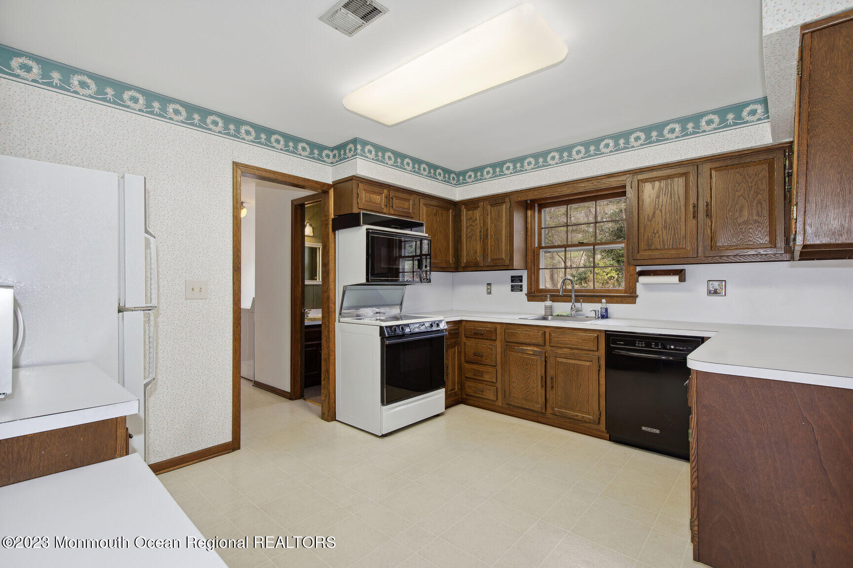 33 Ramsey Road Middletown, NJ 07748 - Photo 7 of 24 0008-008