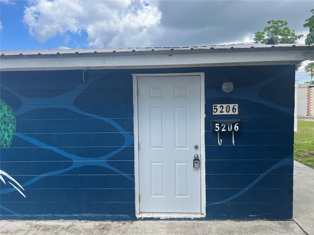 5206 7th Street Zephyrhills, FL 33542 - Photo 2 of 10 a close view of cabinet