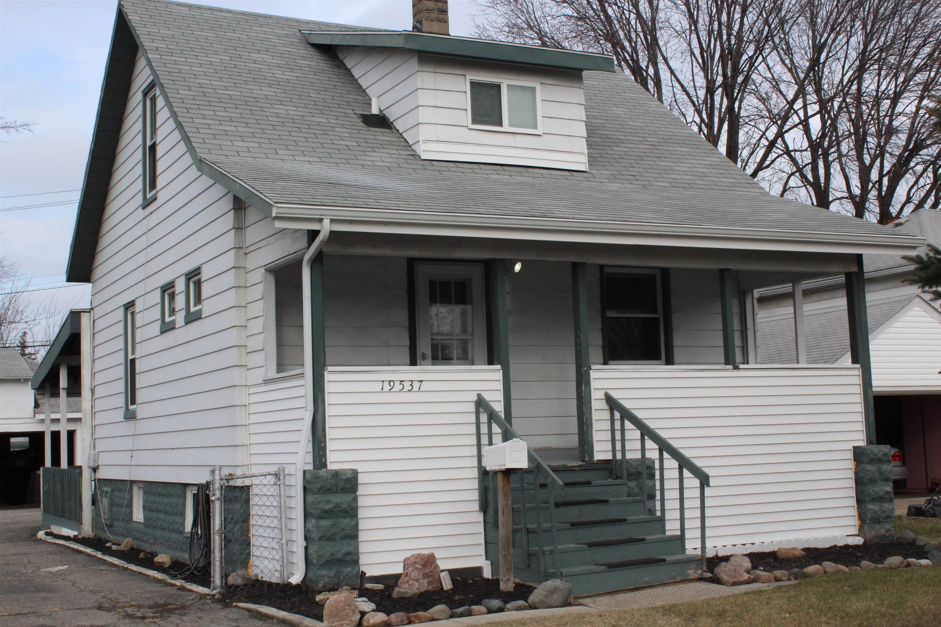 19537 12 Mile Road Roseville, MI 48066 - Photo 1 of 16