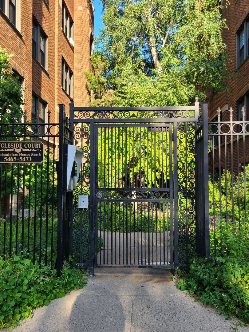 5465 South Ingleside Ave Unit 2W  