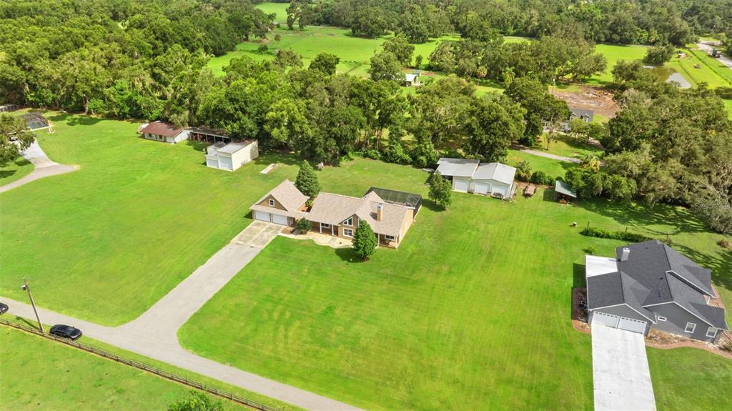 12136 McIntosh Road Thonotosassa, FL 33592 - Photo 36 of 44 a view of a garden with a building in the background