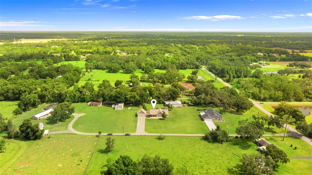 12136 McIntosh Road Thonotosassa, FL 33592 - Photo 38 of 44 a view of an ocean from a yard