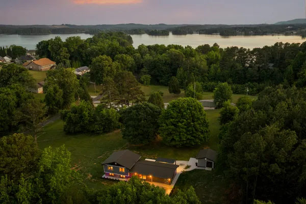 $800,000 | 552 Dreamland Road, Spring City, TN 37381