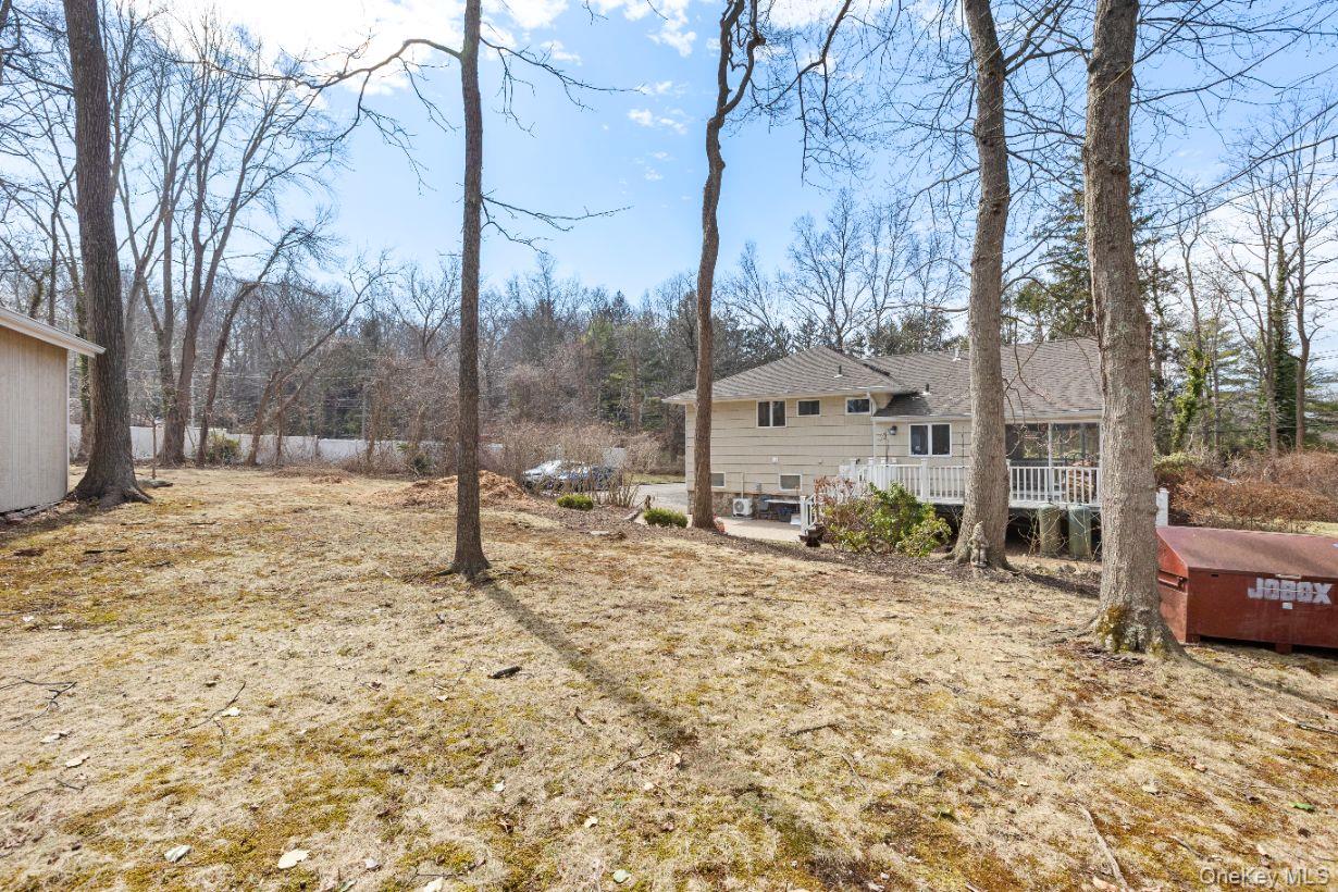 336 Dix Hills Road Dix Hills, NY 11746 - Photo 18 of 27