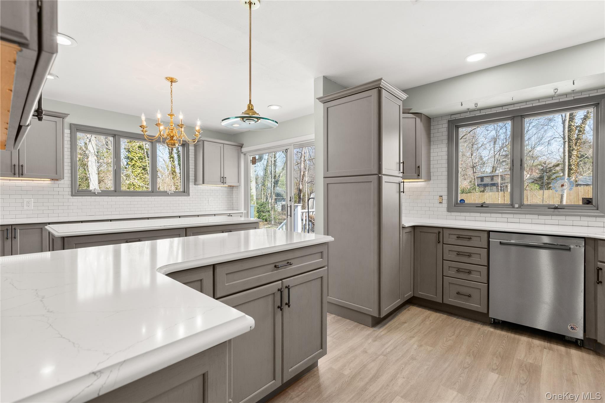 336 Dix Hills Road Dix Hills, NY 11746 - Photo 6 of 27