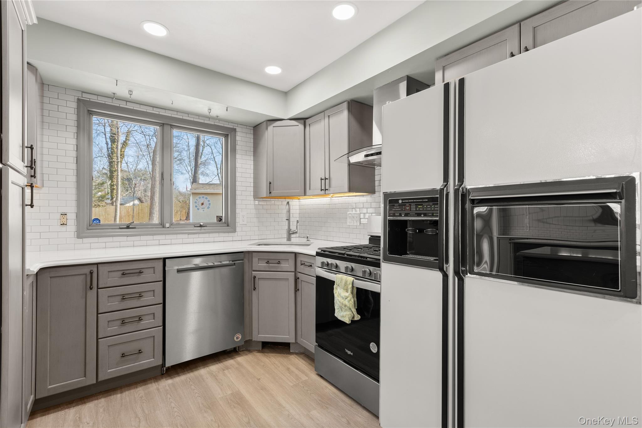 336 Dix Hills Road Dix Hills, NY 11746 - Photo 7 of 27