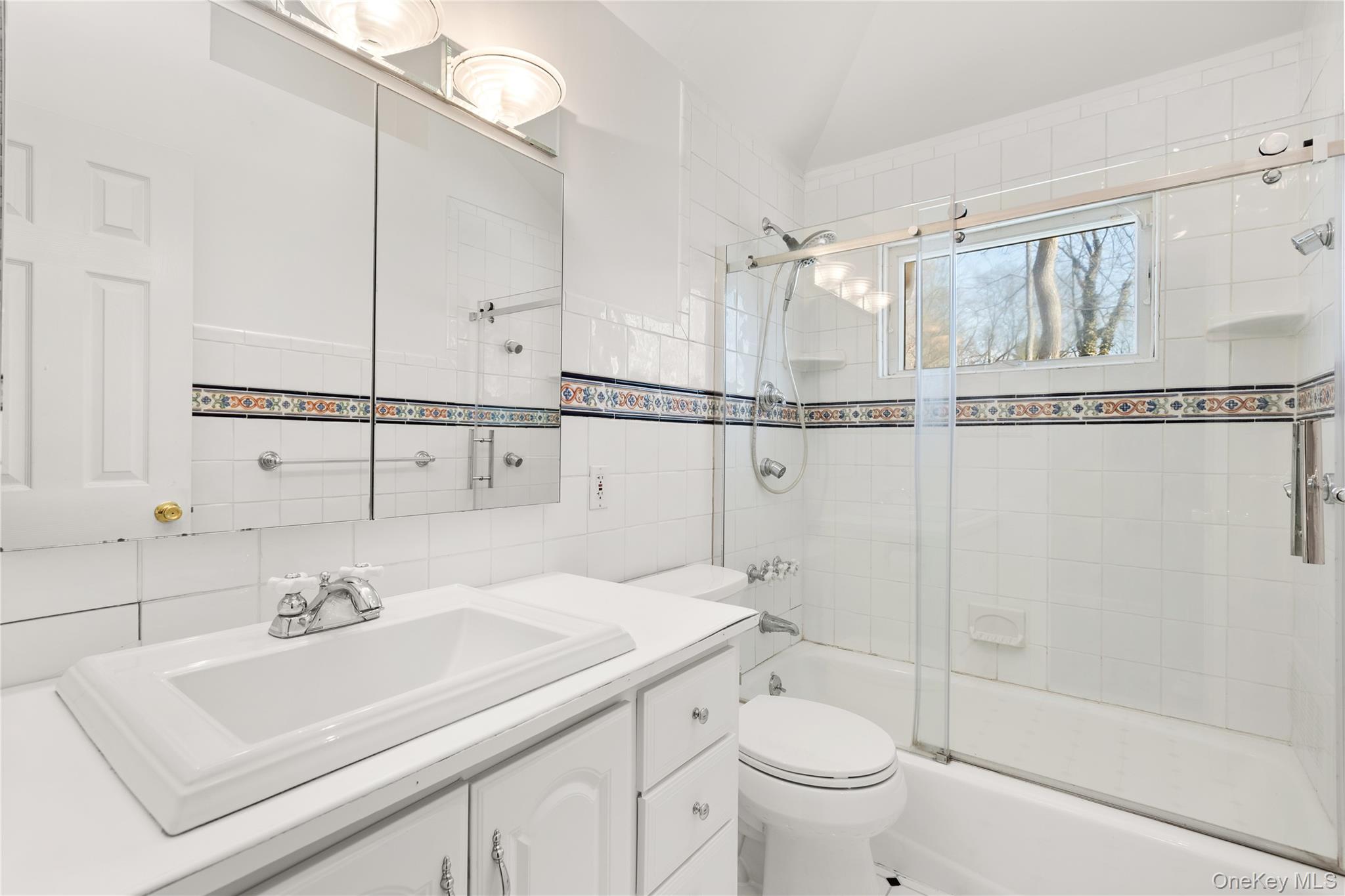 336 Dix Hills Road Dix Hills, NY 11746 - Photo 8 of 27