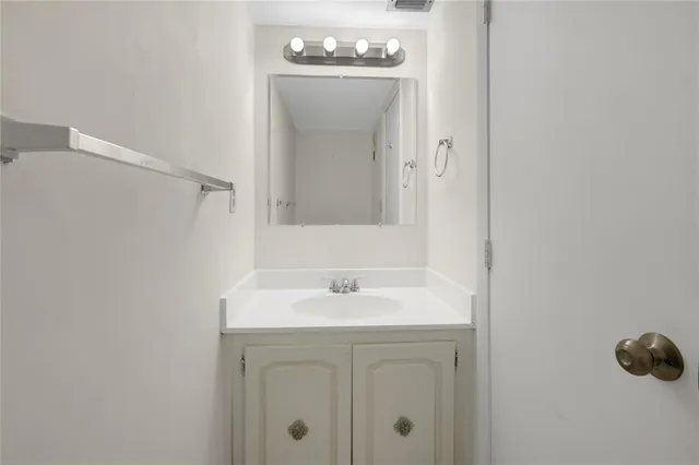 $2,400 | 3940 Inverrary Boulevard, Unit 404, Fort Lauderdale, FL 33319