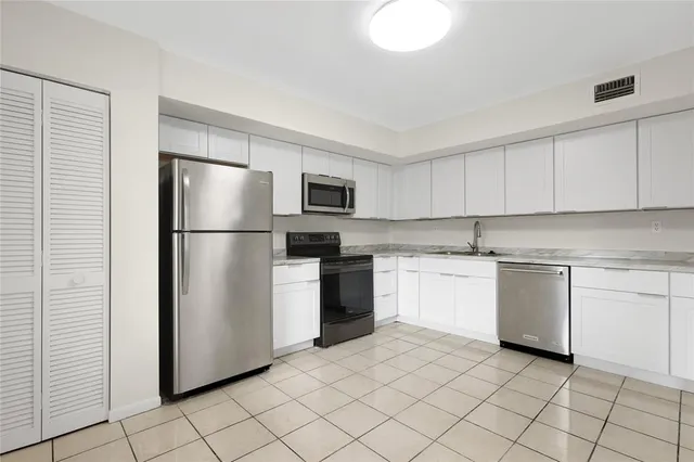 $2,400 | 3940 Inverrary Boulevard, Unit 404, Fort Lauderdale, FL 33319