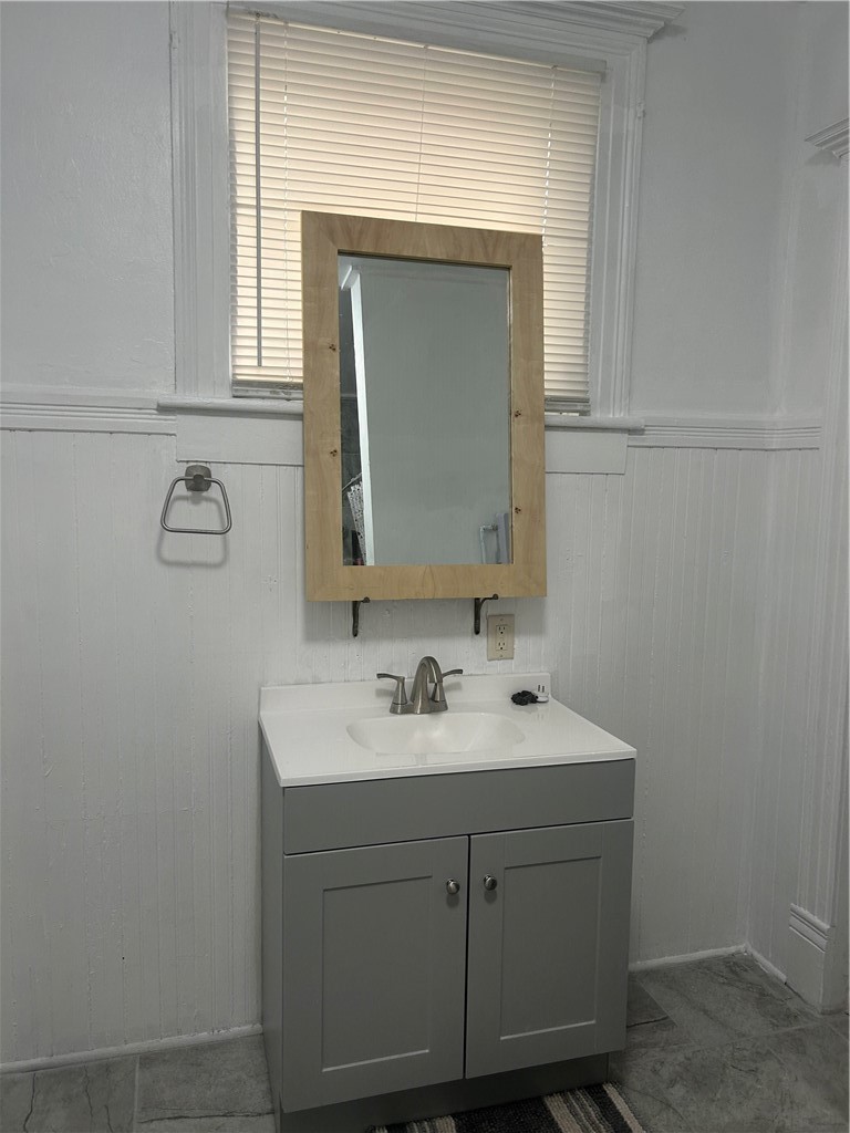 909 Gilmore Street Waycross, GA 31501 - Photo 18 of 43 Jack n Jill bathroom