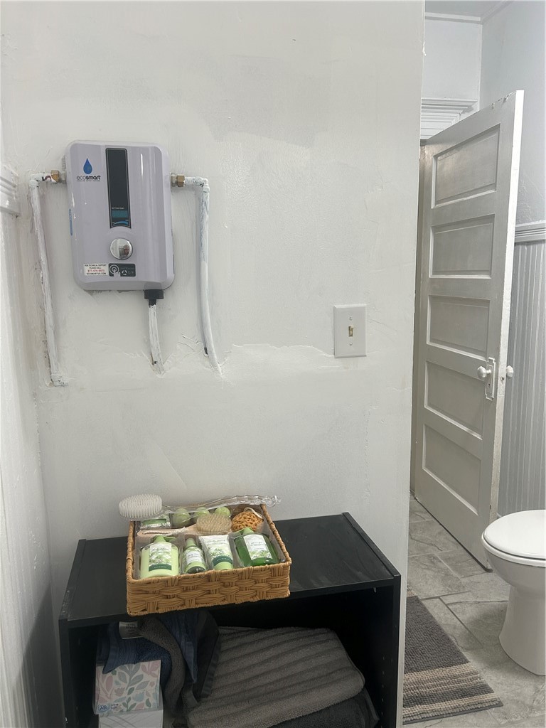 909 Gilmore Street Waycross, GA 31501 - Photo 19 of 43 Hot Water on Demand