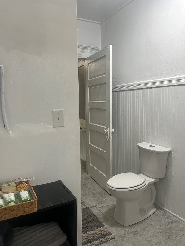 909 Gilmore Street Waycross, GA 31501 - Photo 20 of 43 Jack n Jill Bathroom