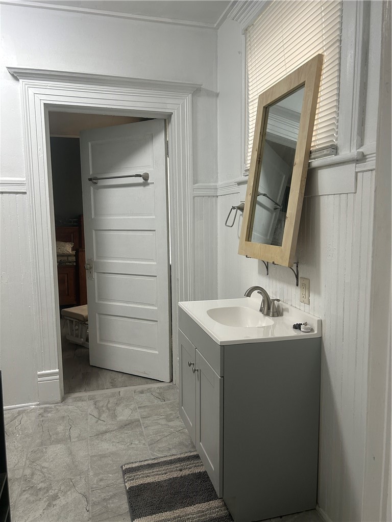 909 Gilmore Street Waycross, GA 31501 - Photo 22 of 43 Jack n Jill facing middle bedroom