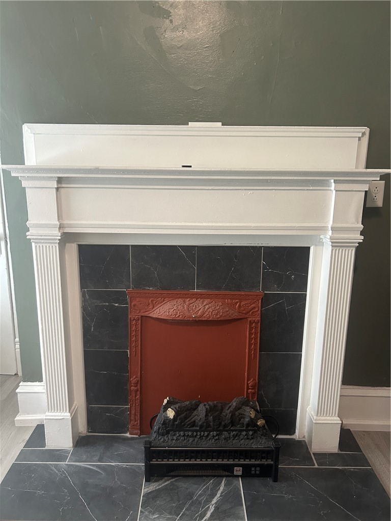 909 Gilmore Street Waycross, GA 31501 - Photo 26 of 43 Gas Log fireplace