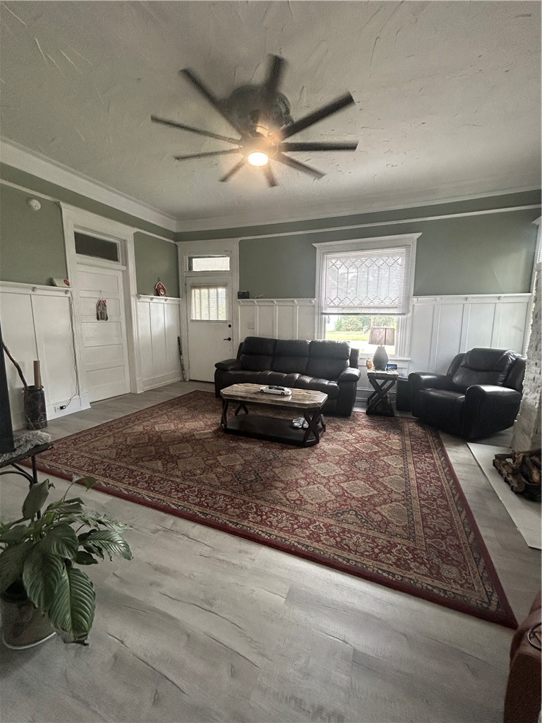 909 Gilmore Street Waycross, GA 31501 - Photo 3 of 43 Livingroom