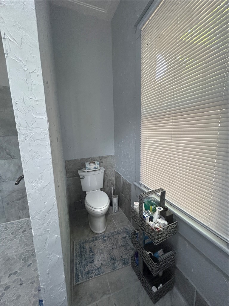 909 Gilmore Street Waycross, GA 31501 - Photo 33 of 43 Master bathroom