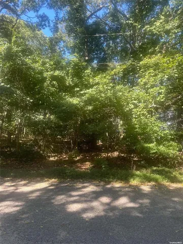 $289,000 | 8 Shell Road, Hampton Bays, NY 11946