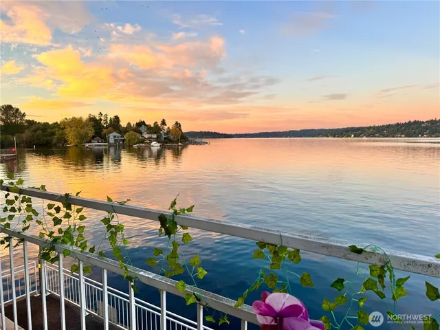 $615,000 | 9500 Rainier Avenue South, Unit 212, Seattle, WA 98118