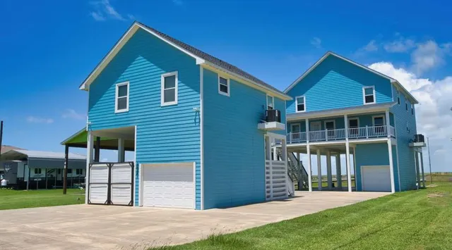 $898,862 | 2028 County Road 201, Sargent, TX 77414