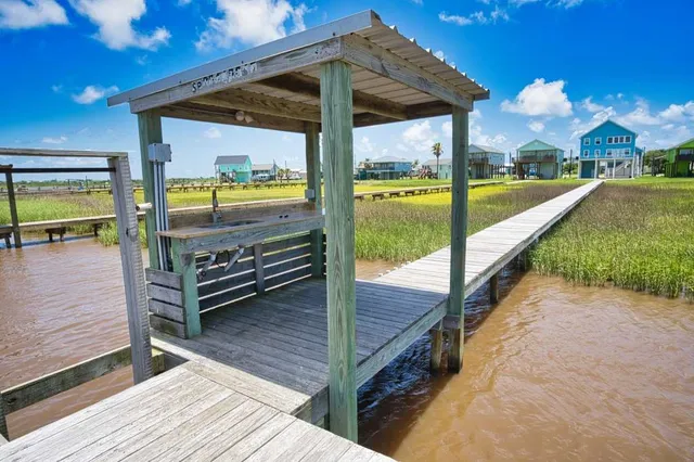 $898,862 | 2028 County Road 201, Sargent, TX 77414