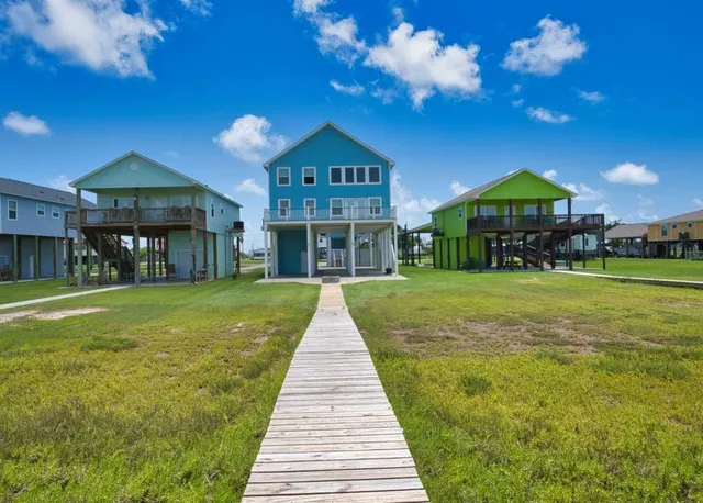 $898,862 | 2028 County Road 201, Sargent, TX 77414