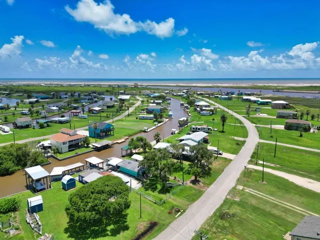 $898,862 | 2028 County Road 201, Sargent, TX 77414