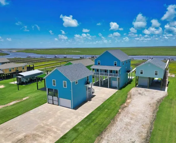 $898,862 | 2028 County Road 201, Sargent, TX 77414