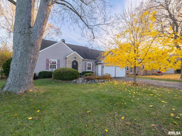 $239,900 | 1704 East Terrace View Lane, Peoria Heights, IL 61616