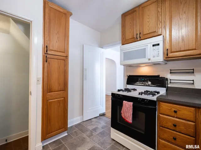 $269,000 | 1704 East Terrace View Lane, Peoria Heights, IL 61616