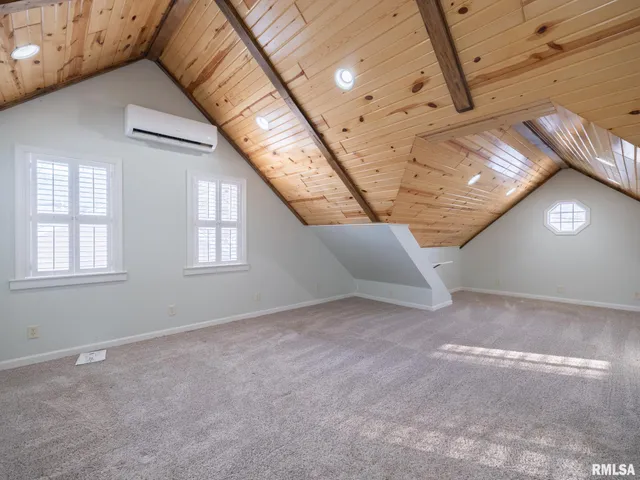 $269,000 | 1704 East Terrace View Lane, Peoria Heights, IL 61616