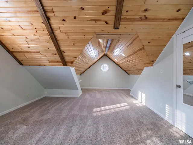 $269,000 | 1704 East Terrace View Lane, Peoria Heights, IL 61616