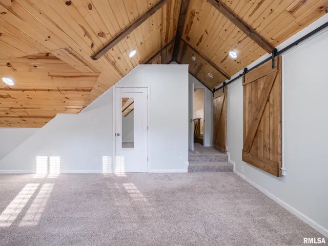 $269,000 | 1704 East Terrace View Lane, Peoria Heights, IL 61616