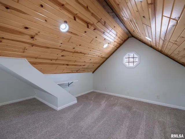 $269,000 | 1704 East Terrace View Lane, Peoria Heights, IL 61616