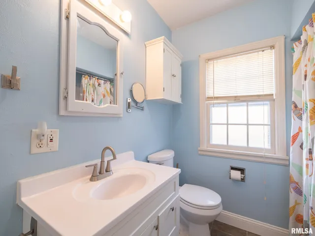 $266,900 | 1704 East Terrace View Lane, Peoria Heights, IL 61616