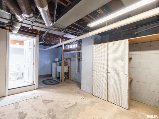 $269,000 | 1704 East Terrace View Lane, Peoria Heights, IL 61616