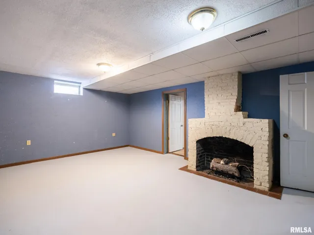 $269,000 | 1704 East Terrace View Lane, Peoria Heights, IL 61616