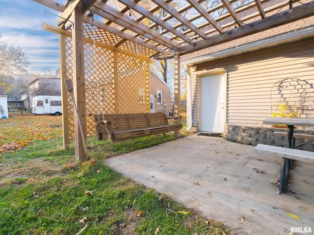 $269,000 | 1704 East Terrace View Lane, Peoria Heights, IL 61616