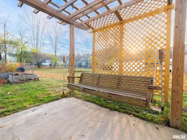 $269,000 | 1704 East Terrace View Lane, Peoria Heights, IL 61616