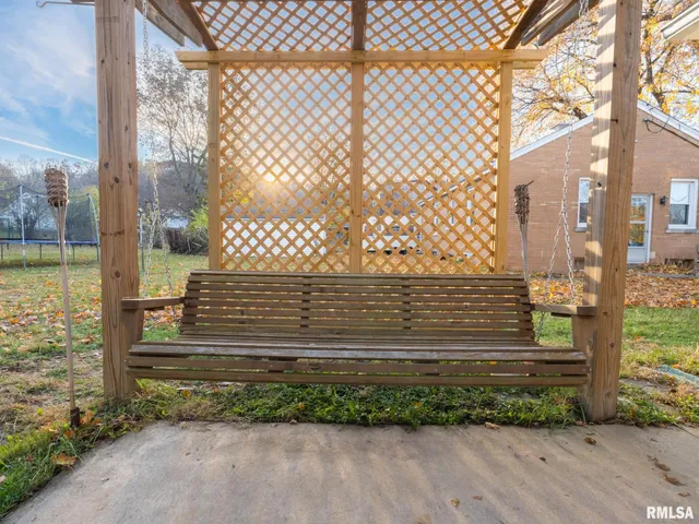 $269,000 | 1704 East Terrace View Lane, Peoria Heights, IL 61616